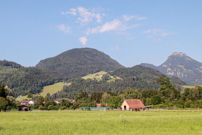 Ortsansicht mit Brünnstein und Hocheck