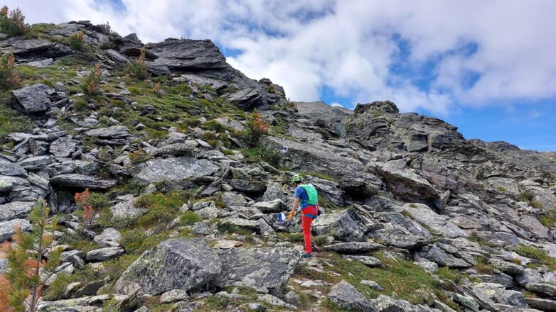 Typisch für diesen Klettersteig ist der Wechsel von Gehpassagen mit ...