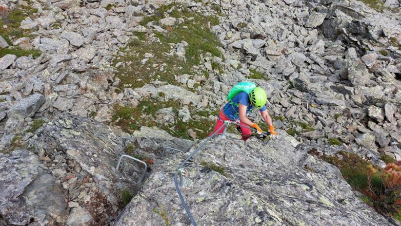 Passage mit Klammern als Steighilfe.