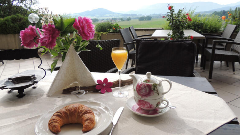 Blumenhof - Fruehstueck mit Aussicht %c2%a9 Familie Mair-Zeininger