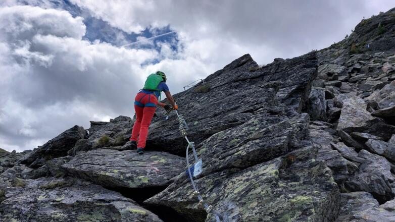 Am Beginn des Klettersteiges. Solides Material und solide Montage stärken das Vertrauen.