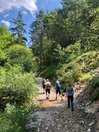 Erster Abschnitt Schotterstraße