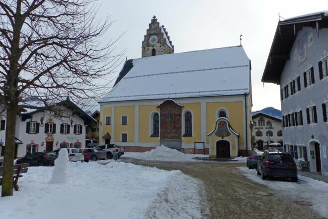 Marktplatz Neubeuern Kirche Mariä unbefleckte Empfängnis