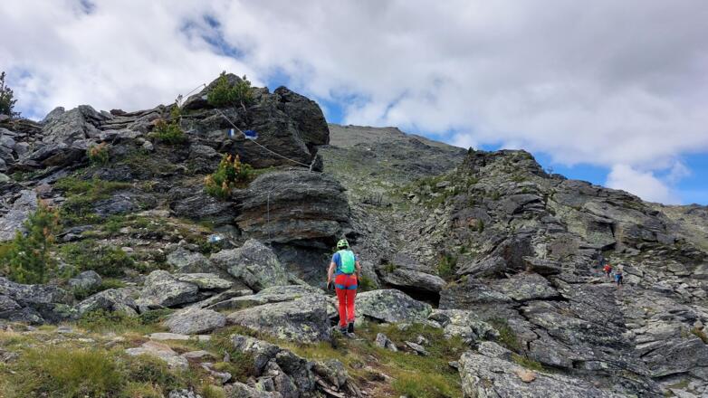 ... kurzen Felsaufschwüngen, die ...