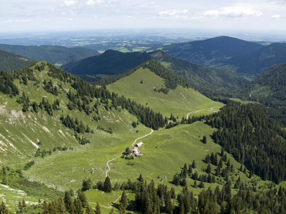 Tiefblick vom Gipfel auf das Bodenschneidhaus