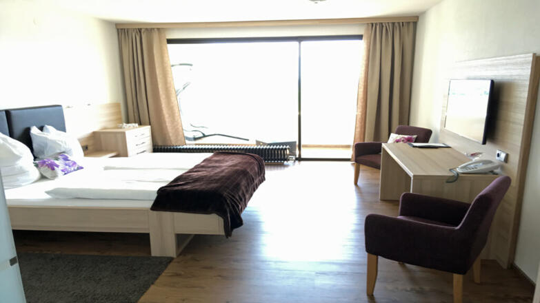 Blumenhof - Doppelzimmer mit Balkon %c2%a9 Familie Mair-Zeininger