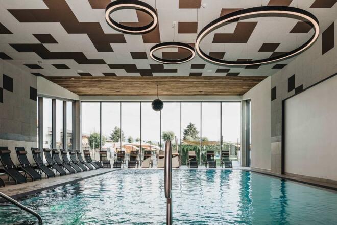 Pool mit Unterwasserlautsprechern