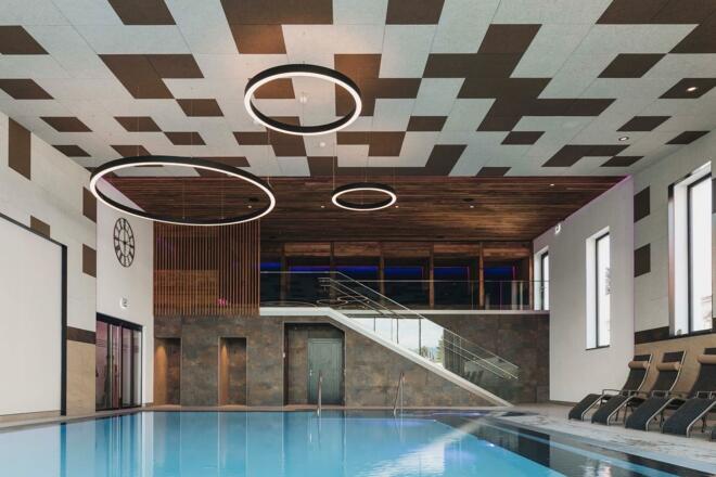 Hallenbad 32°C mit AquaMovieWall