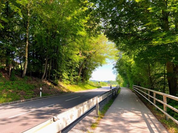 Radweg oberhalb der Isar