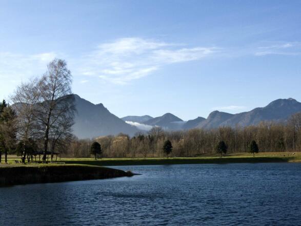 Der Badeweiher in Unterpösnach beim Ausgangspunkt