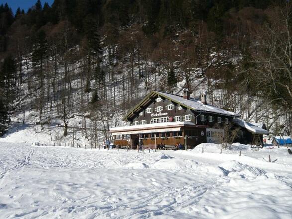 Auch im Winter ist das Giebelhaus immer einen Ausflug wert.