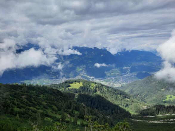 Tiefblick auf die Obere Furkla und den Walgau