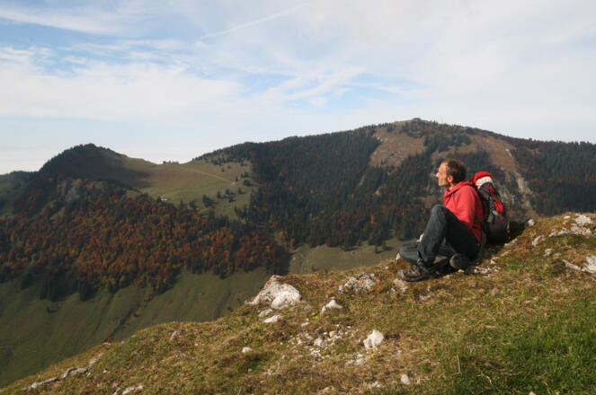 Am Klausenberg (Hinten: Die Hochries)