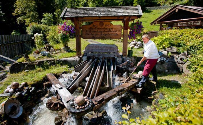 DIe Kugelmühle am Eingang zur Almbachklamm