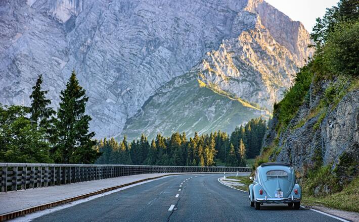 Mit dem VW Käfer auf der Rossfeld Panoramastraße unterwegs