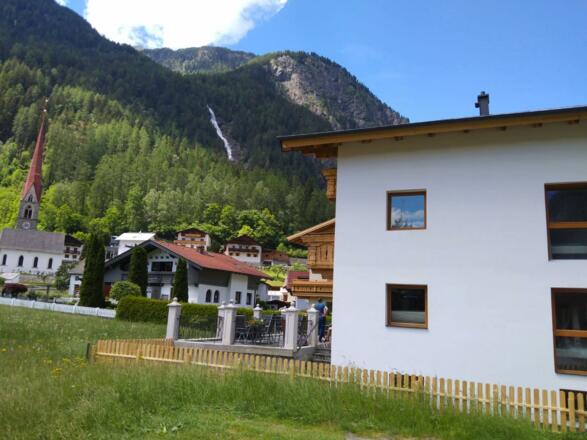 Blick zum Wasserfall