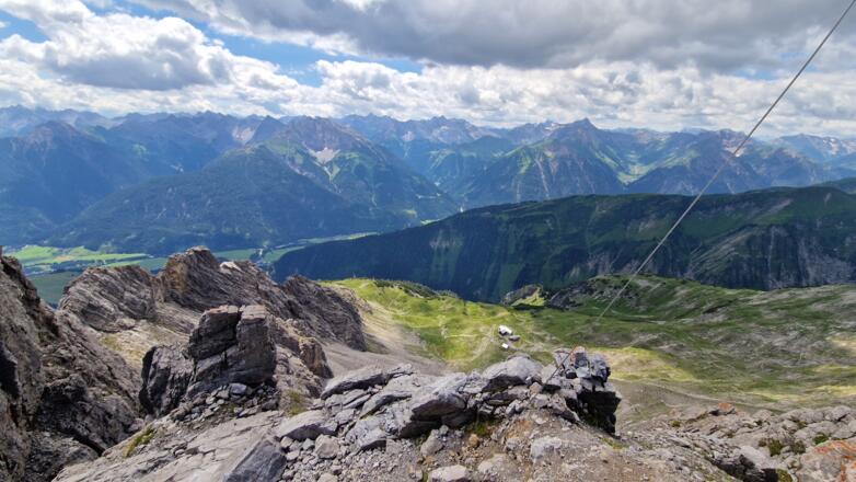 Tief unten die H.v.B.-Hütte
