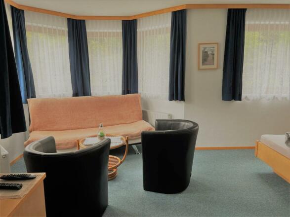 Erkerzimmer mit Sitzegelegenheit