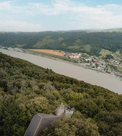 Radfahrer auf der Aussichtsplatform Penzenstein Neustift