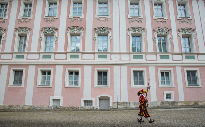Die Berchtesgadener Nachtwächterin vor dem Königlichen Schloss
