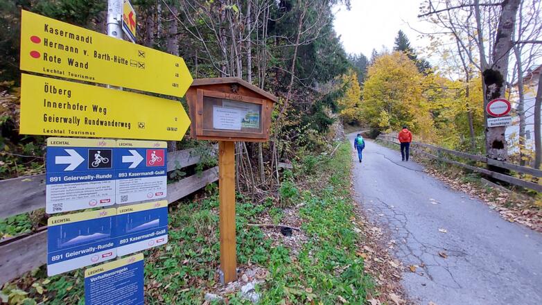 Wir folgen dem Wegweiser Herman-von-Barth-Hütte