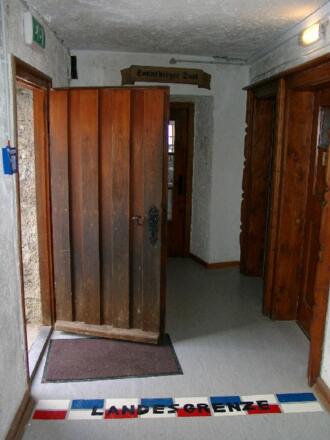 Landesgrenze im Purtschellerhaus