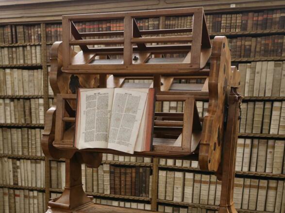 Leserad im Benediktinerstift Lambach