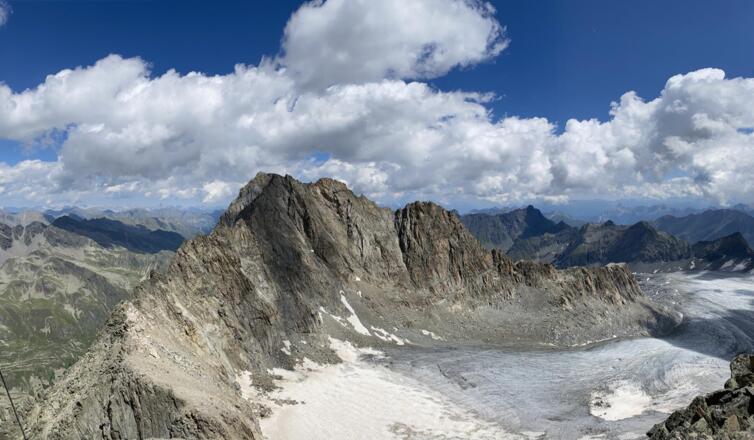 Blick von der Lüsner Spitz auf das Gletscherbecken unterhalb