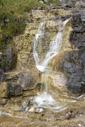 Eindrucksvoller Wasserfall gleich am Anfang der Bergtour