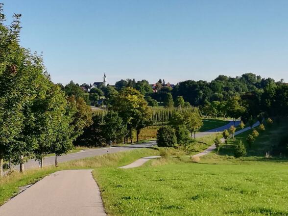 Zwischen Attenkirchen und Pfettrach mit Blick auf Attenkirchen