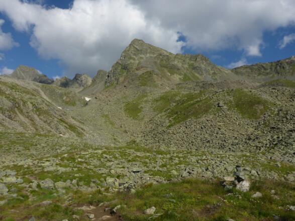 Aussicht auf die Rinnenspitze (3003m) während des Aufstiegs zum Rinnensee
