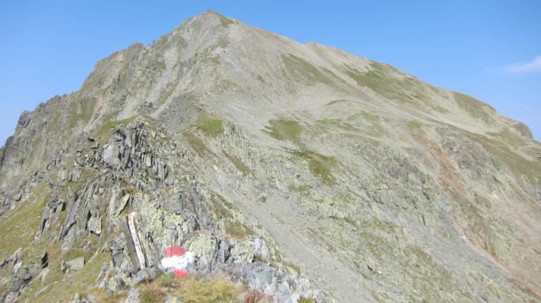 immer dem Grat entlang zum Gipfel