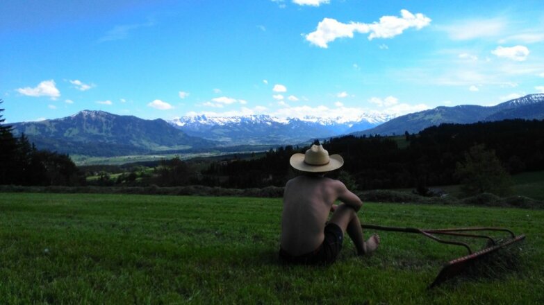 Bei der Heuernte auch mal die Aussicht genießen