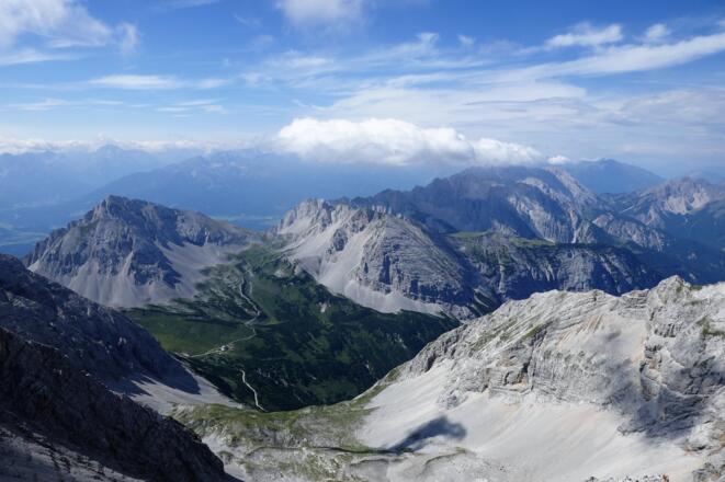 Blick vom Gipfel der Bachofenspitze in Richtung Inntal