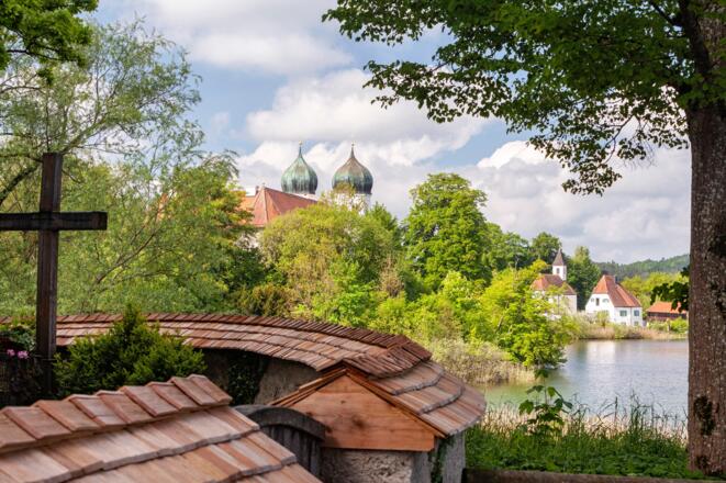 Blick auf das Kloster Seeon