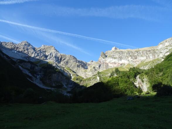 Blick hinauf kurz oberhalb der Schattenlagantstraße