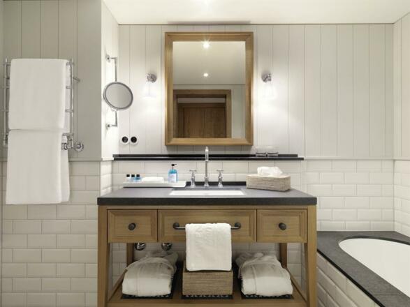 Superior Zimmer, Bad, Löwen Hotel Montafon