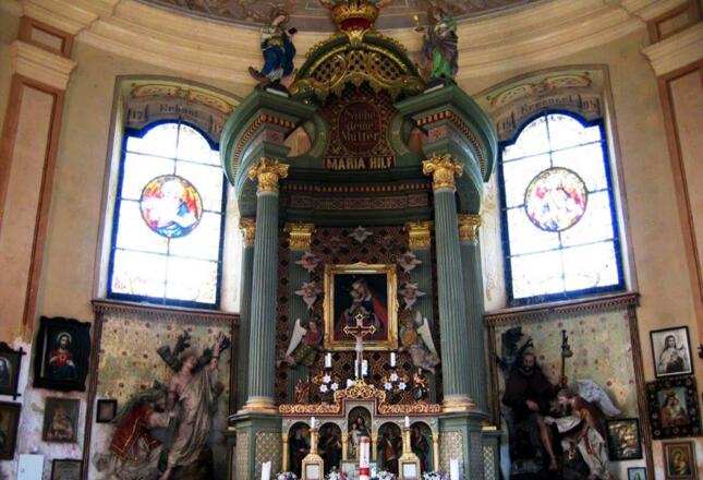 Der Altar in der Maria-Hilf Kapelle in Lambach