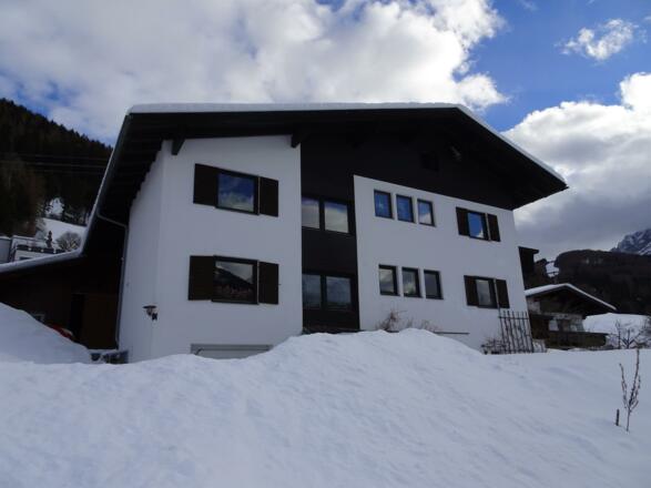 Hausansicht im Winter I