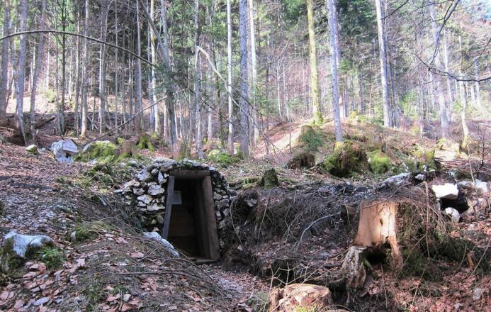Mundloch Mitterberg Stollen, rechts oben Halde Wassertollen