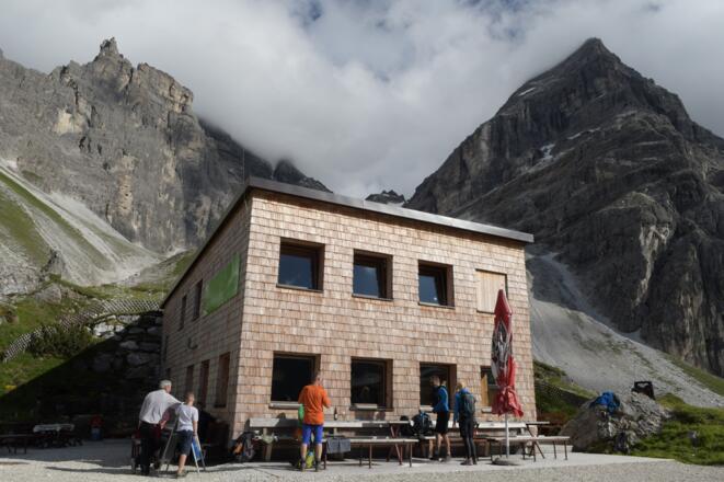 Tribulaunhütte mit Gschnitzer Tribulaun