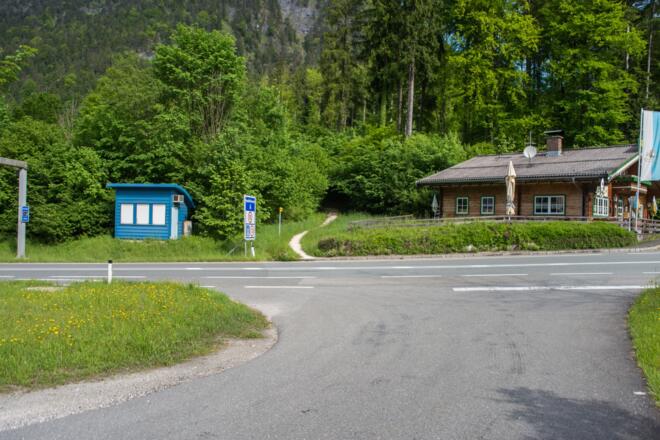 Überquerung der Bundesstraße bei der Grenze Steinpass