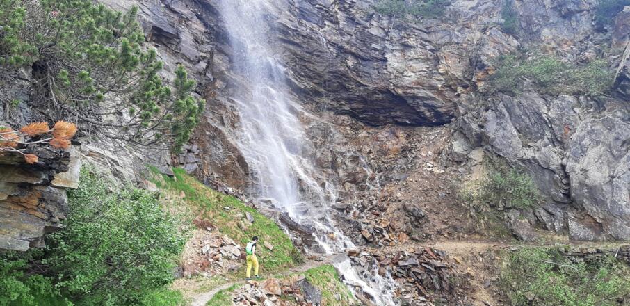 noch ein Wasserfall muss gequert werden