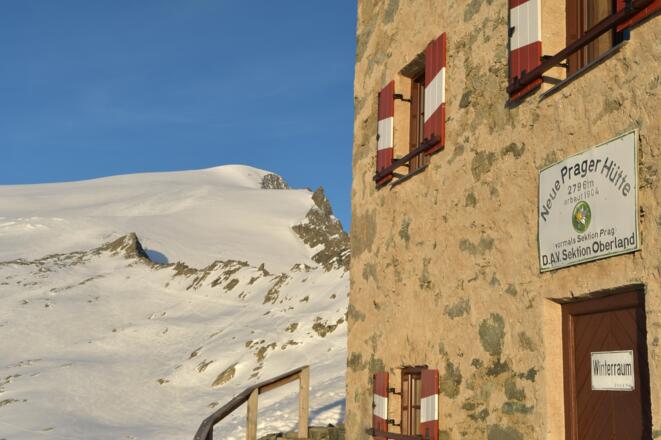 Neue Prager Hütte mit Kleinvenediger