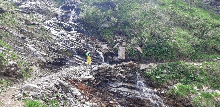 der erste Wasserfall wird gequert