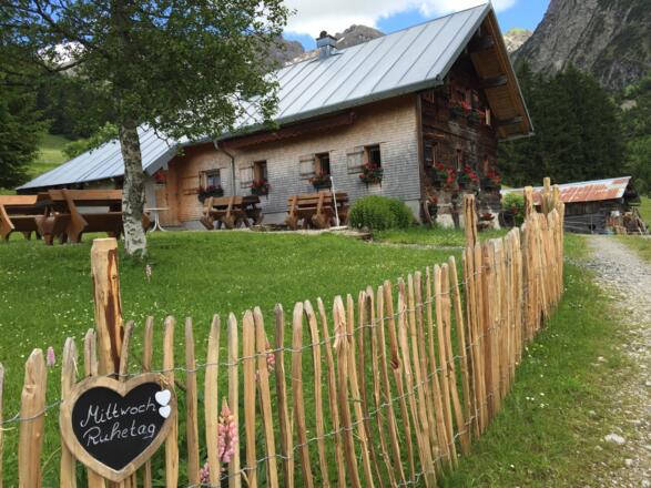 Vorbei an der Unteren Wiesalpe im Wildental