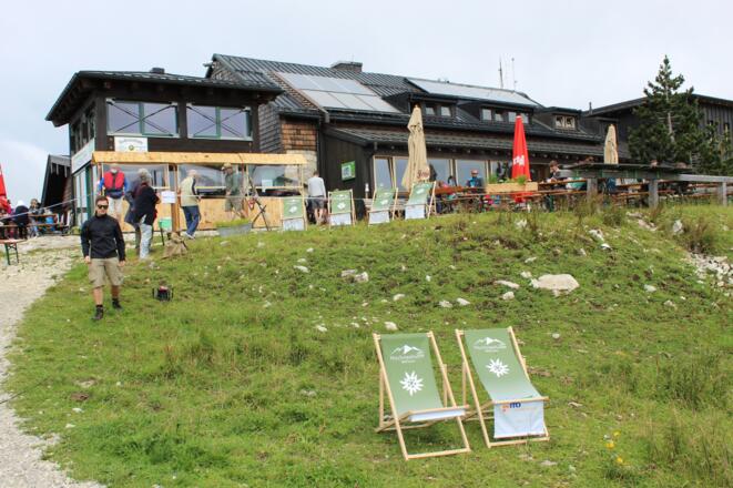 Hochrieshütte mit Liegestühle