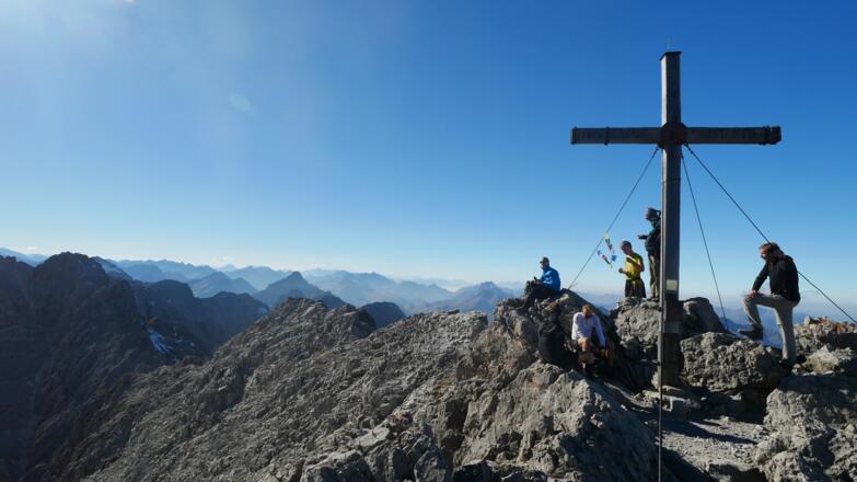 Das Gipfelkreuz der Mädelegabel