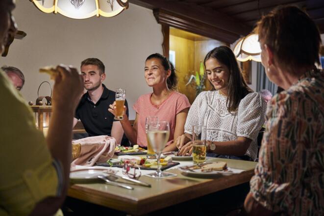 Geselliger_Ausklang_der_Nachtwächterführung_(c)_Al