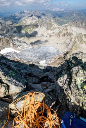 Tiefblick in die Abseilpiste.